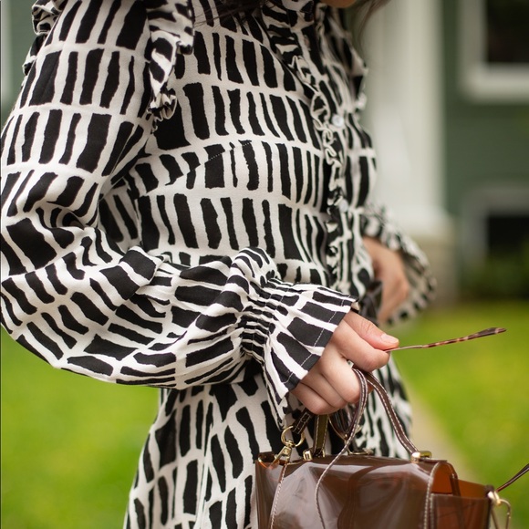 Black and white printed long sleeves midi dress - Picture 6 of 7